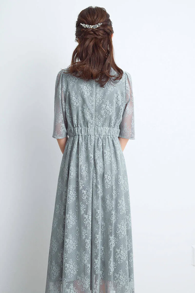 ライトグレーのフラワーブーケレースドレス
