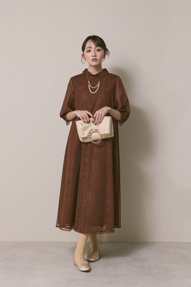 ブラウンのチュールレースAラインドレス