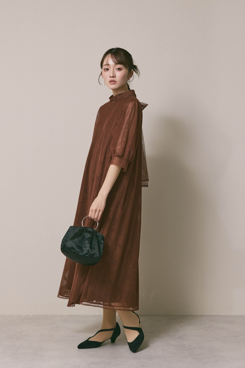 ブラウンのチュールレースAラインドレス