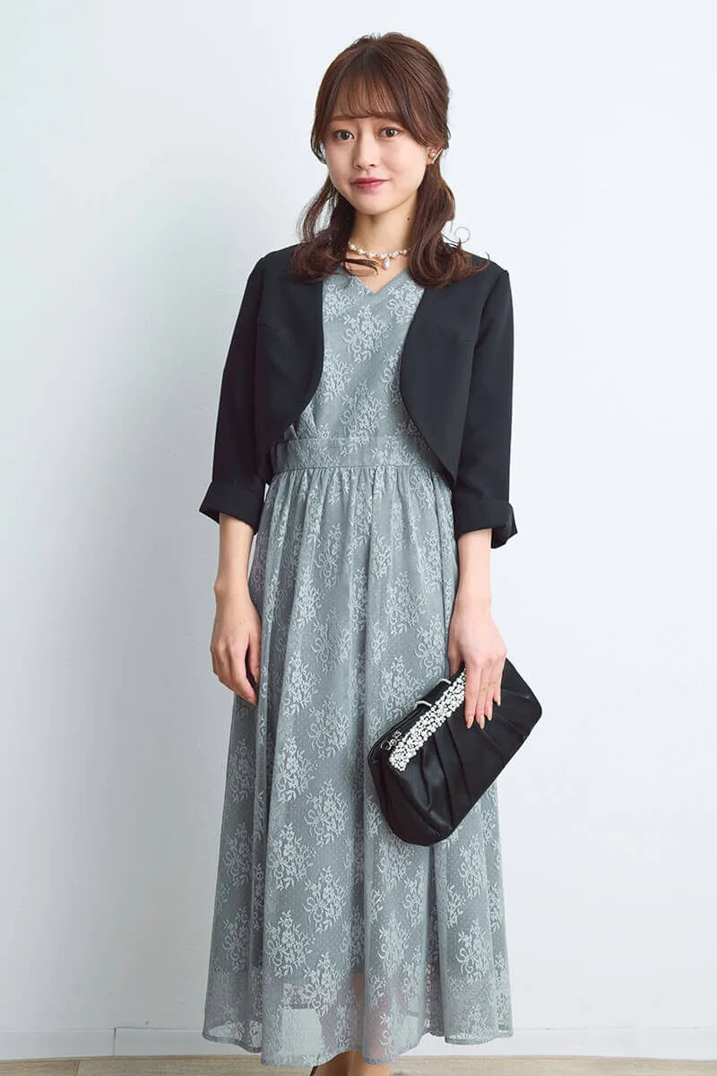 ライトグレーのフラワーブーケレースドレス