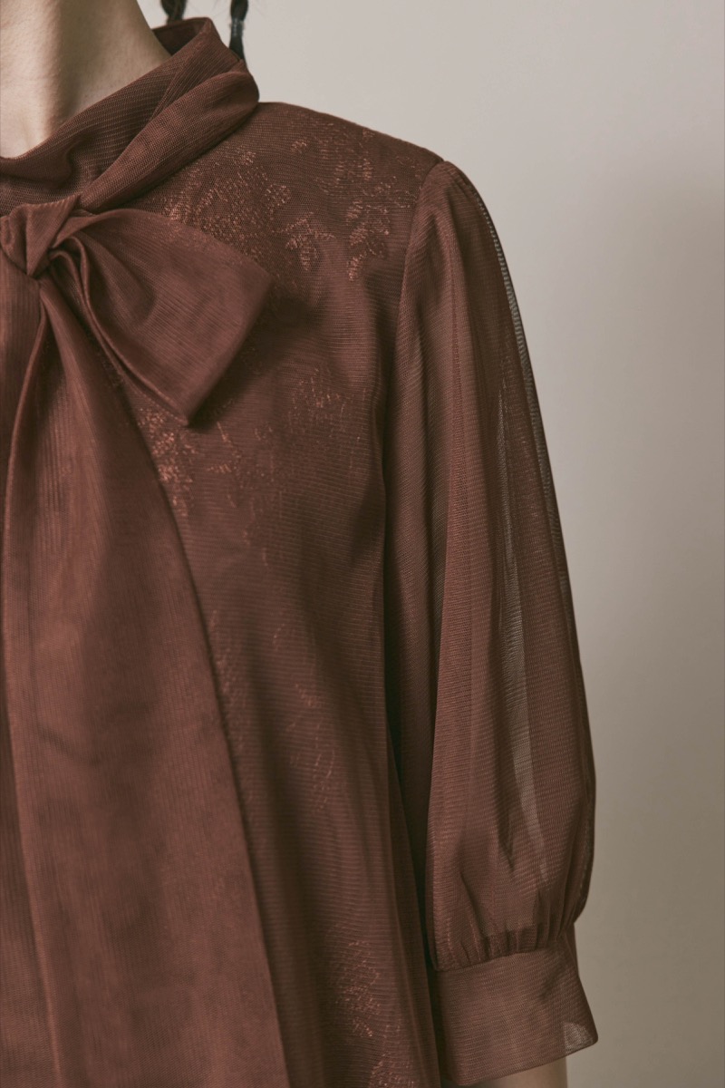 ブラウンのチュールレースAラインドレス