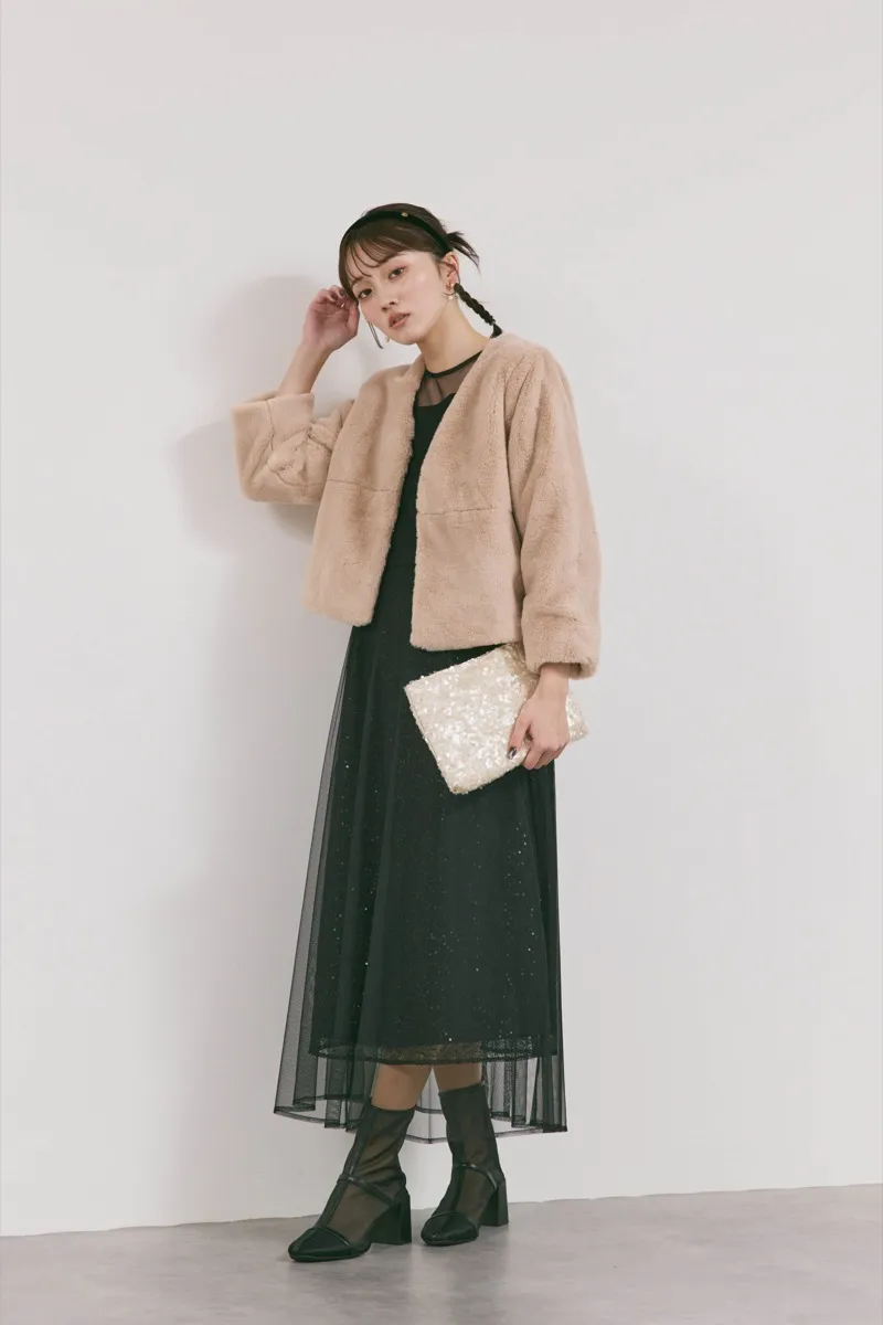 ブラックのシアーエプロンレースドレス