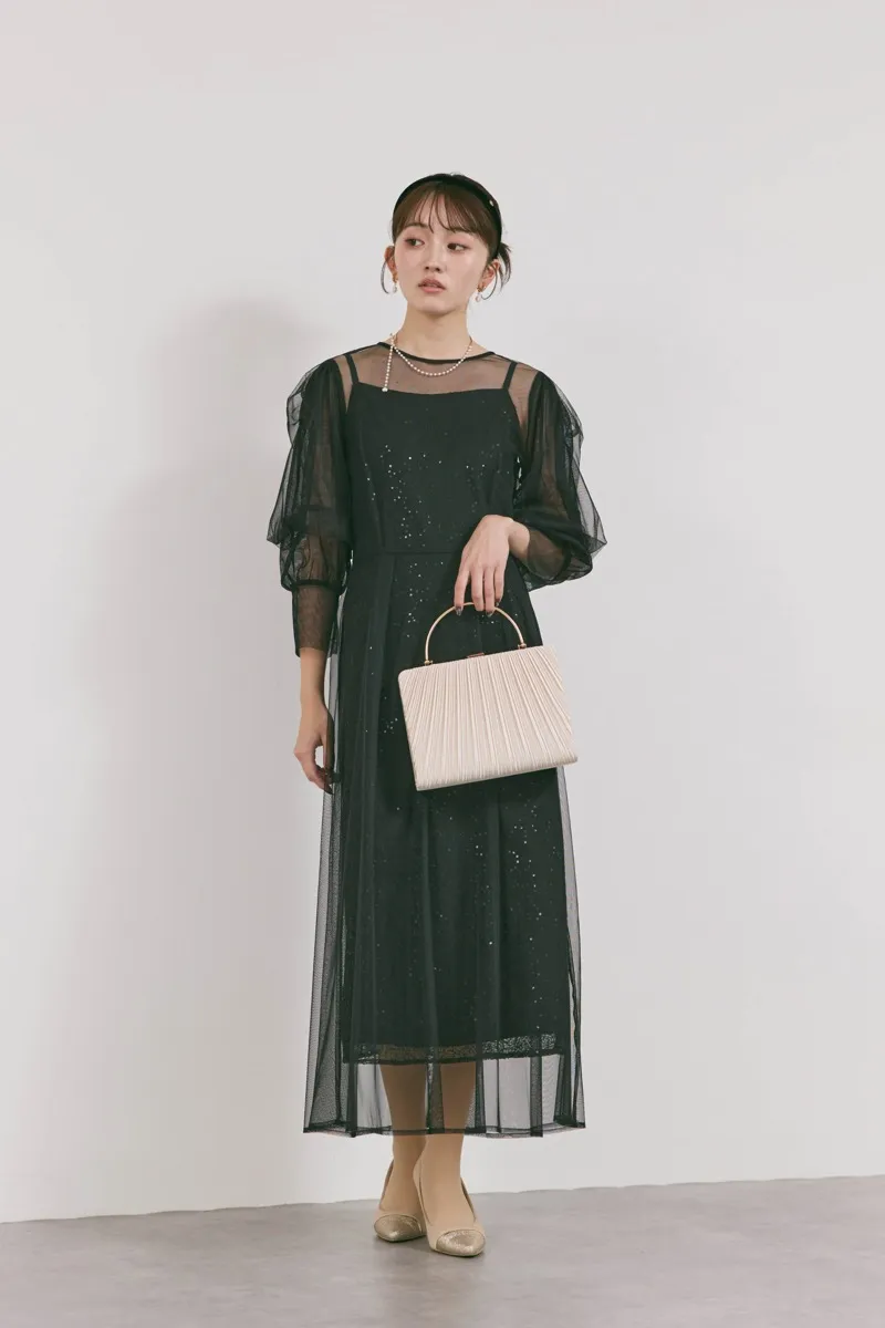 ブラックのシアーエプロンレースドレス