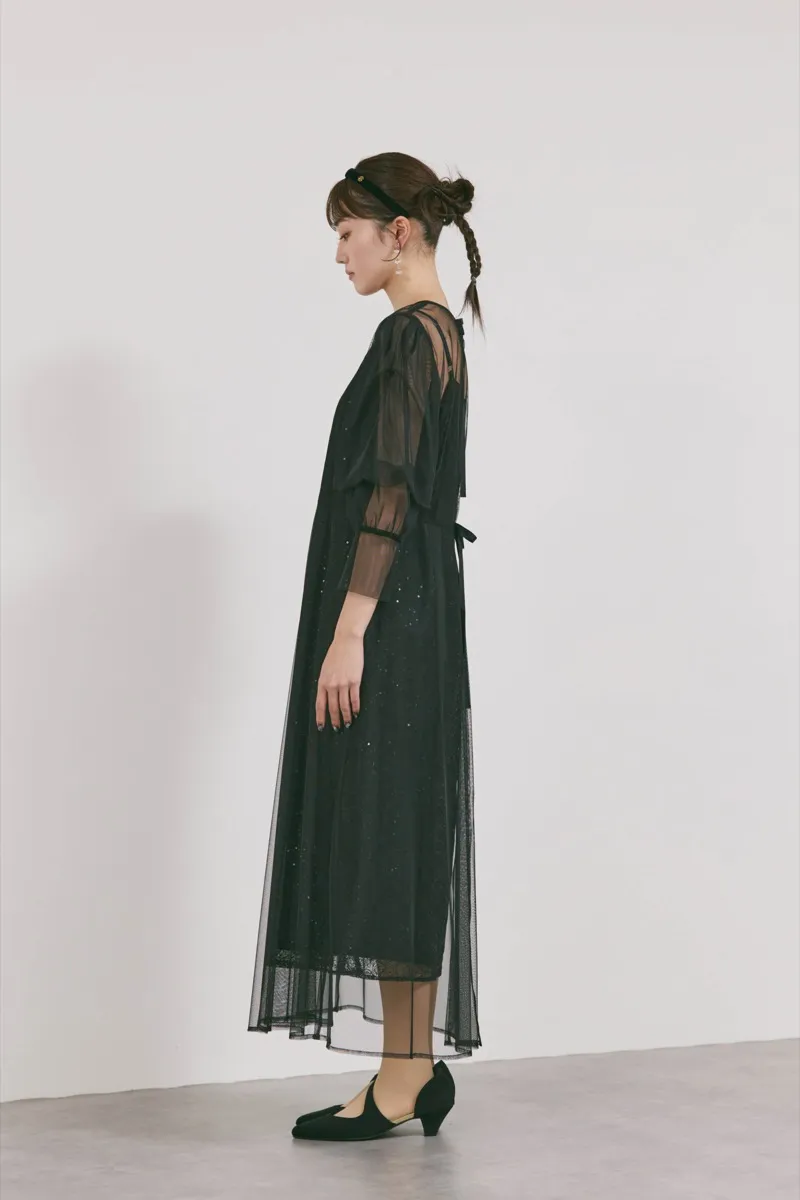 ブラックのシアーエプロンレースドレス