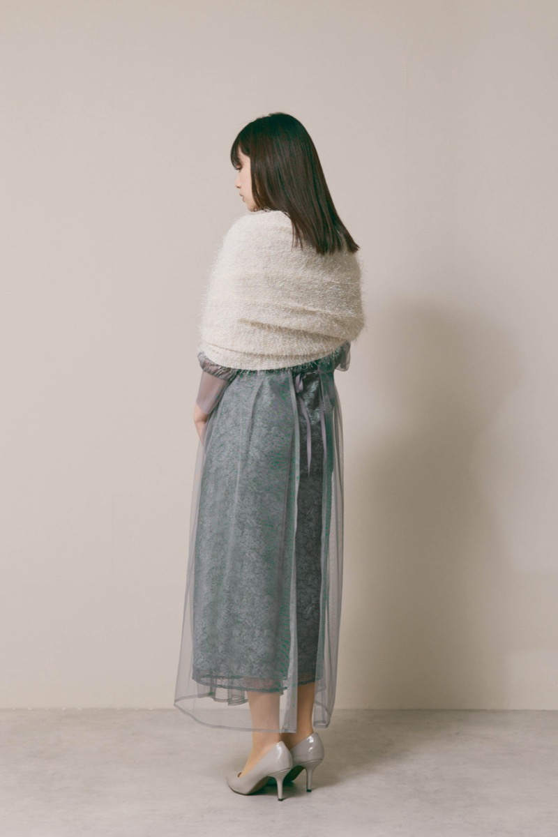 グレーのシアーエプロンレースドレス