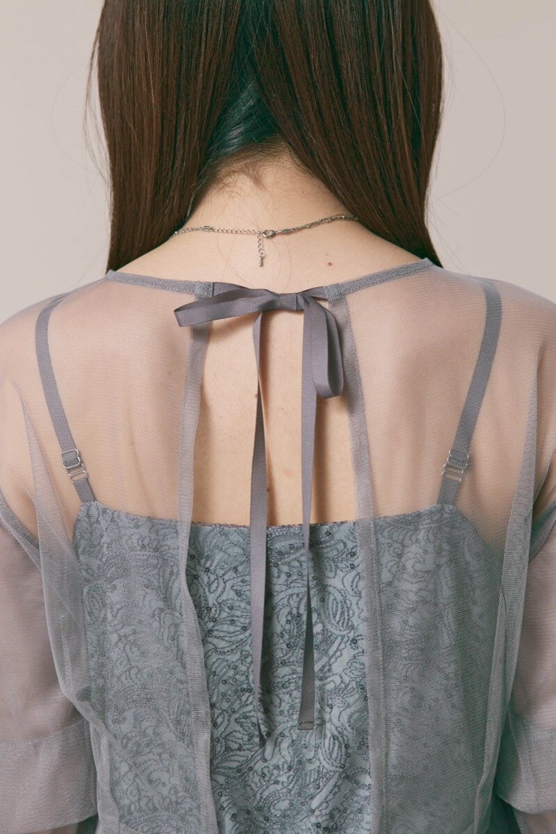 グレーのシアーエプロンレースドレス