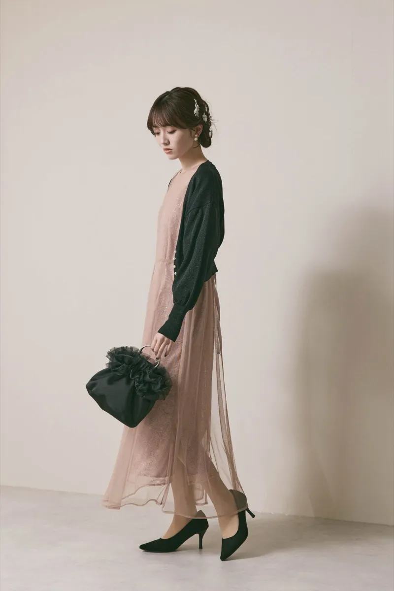 ピンクベージュのシアーエプロンレースドレス