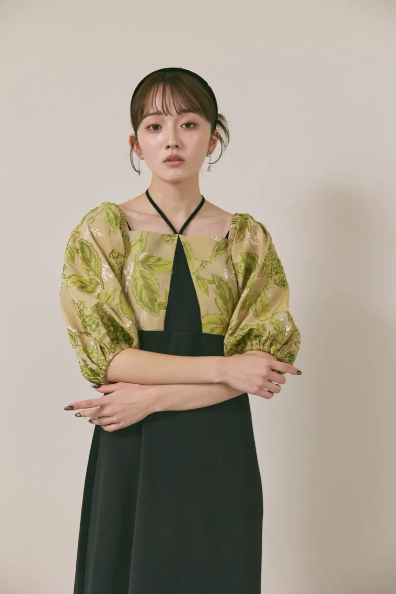 ブラック×ベージュのスイッチングジャガードドレス