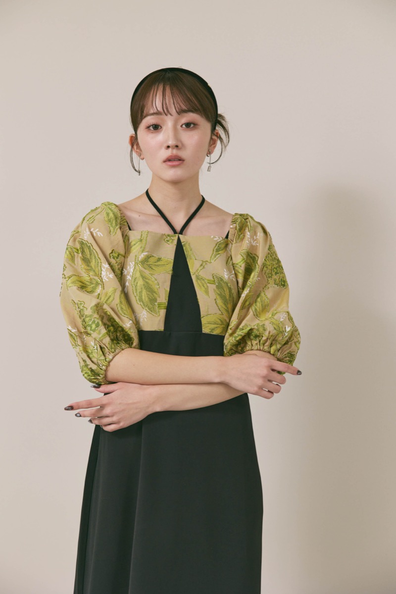 ブラック×ベージュのスイッチングジャガードドレス