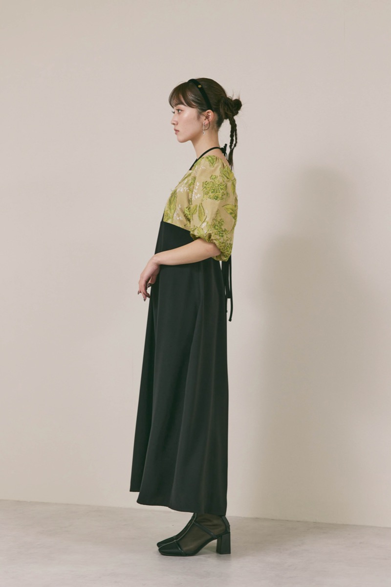 ブラック×ベージュのスイッチングジャガードドレス