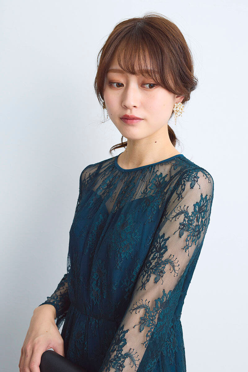 ダークグリーンのオールレース配色ドレス