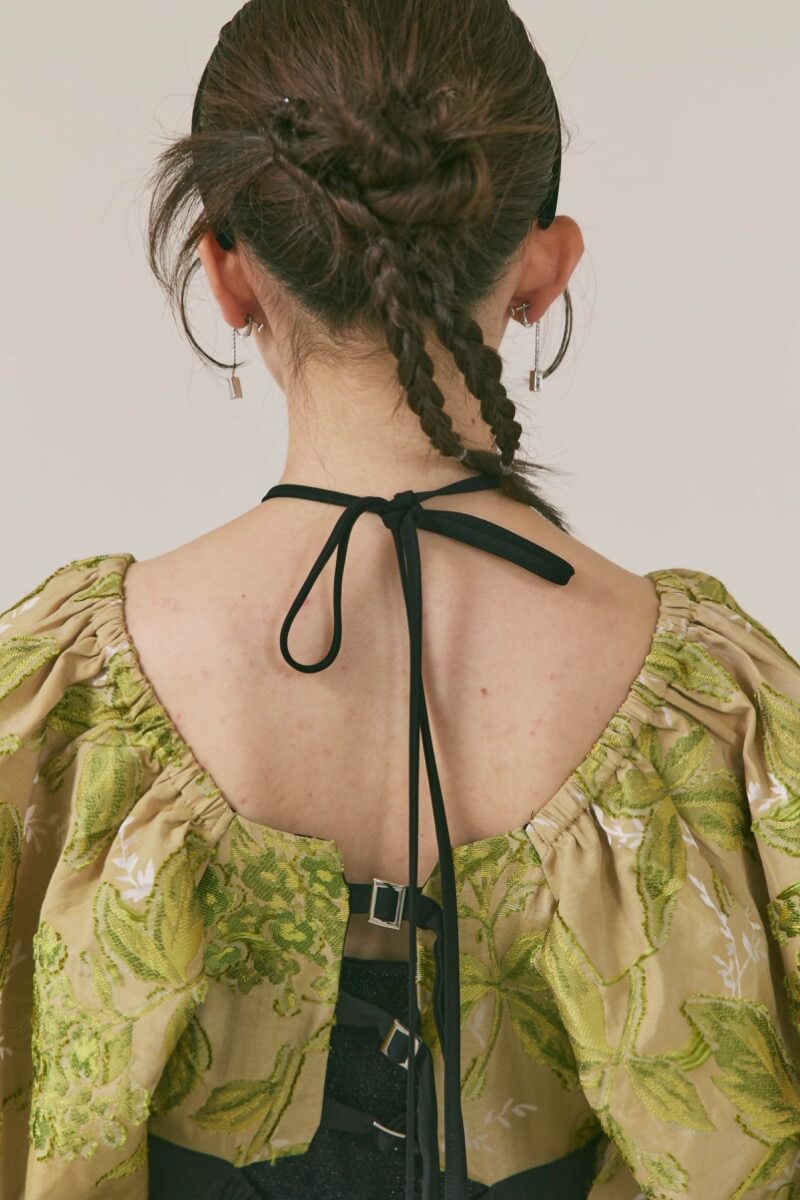 ブラック×ベージュのスイッチングジャガードドレス