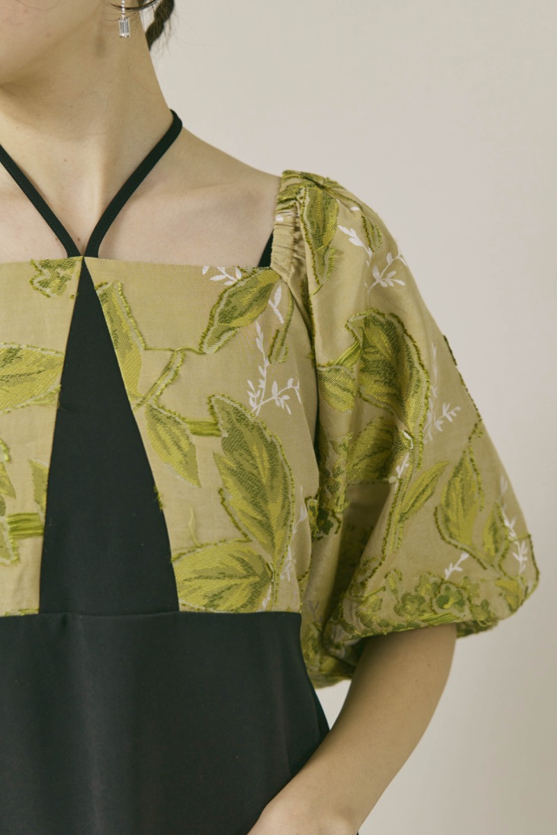 ブラック×ベージュのスイッチングジャガードドレス