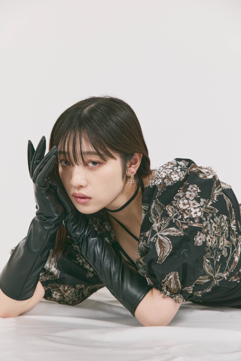 ブラックのスイッチングジャガードドレス