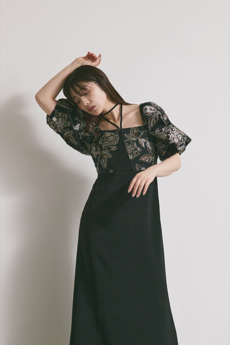 ブラックのスイッチングジャガードドレス