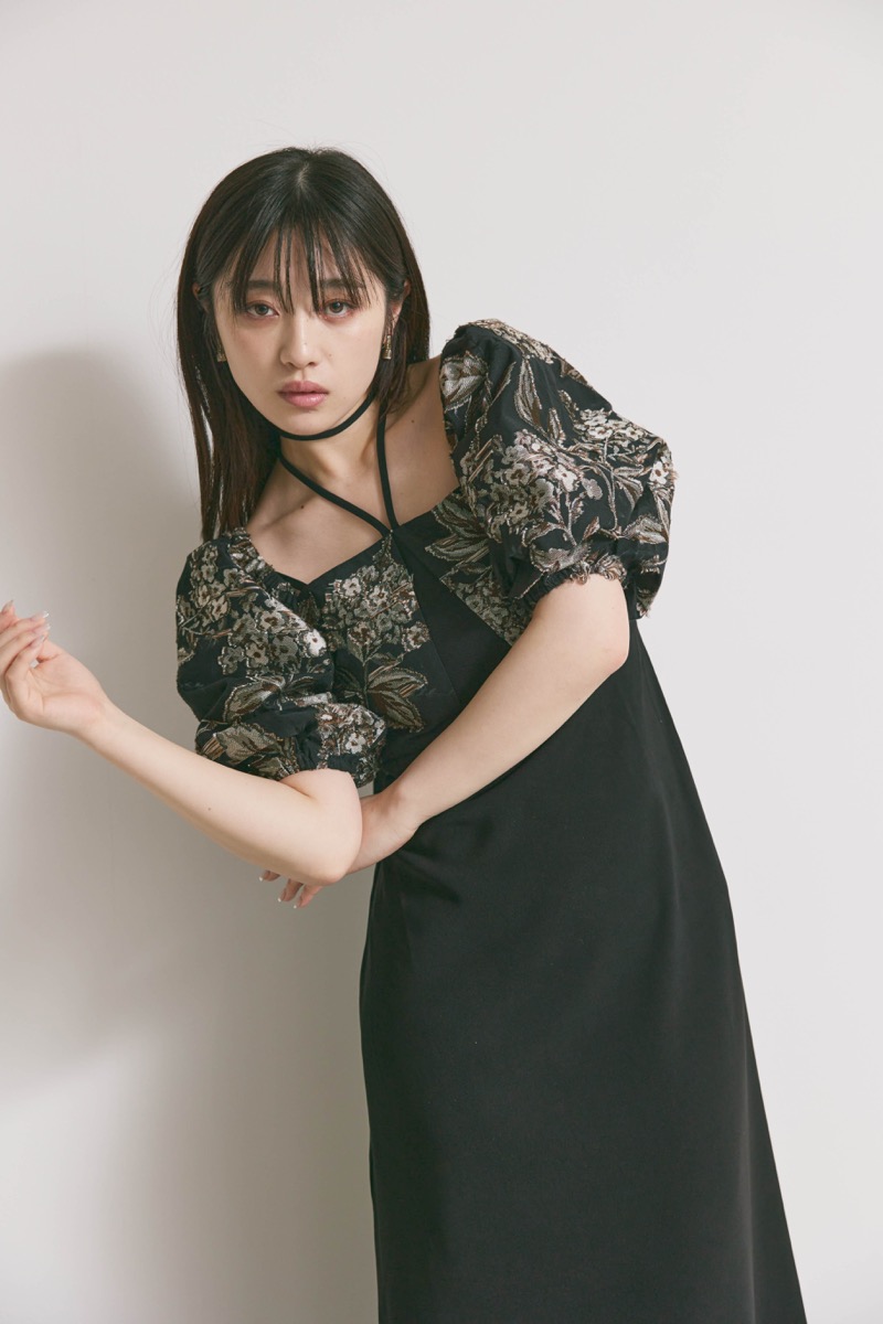 ブラックのスイッチングジャガードドレス