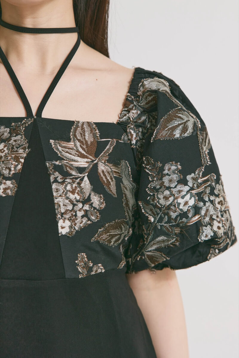 ブラックのスイッチングジャガードドレス