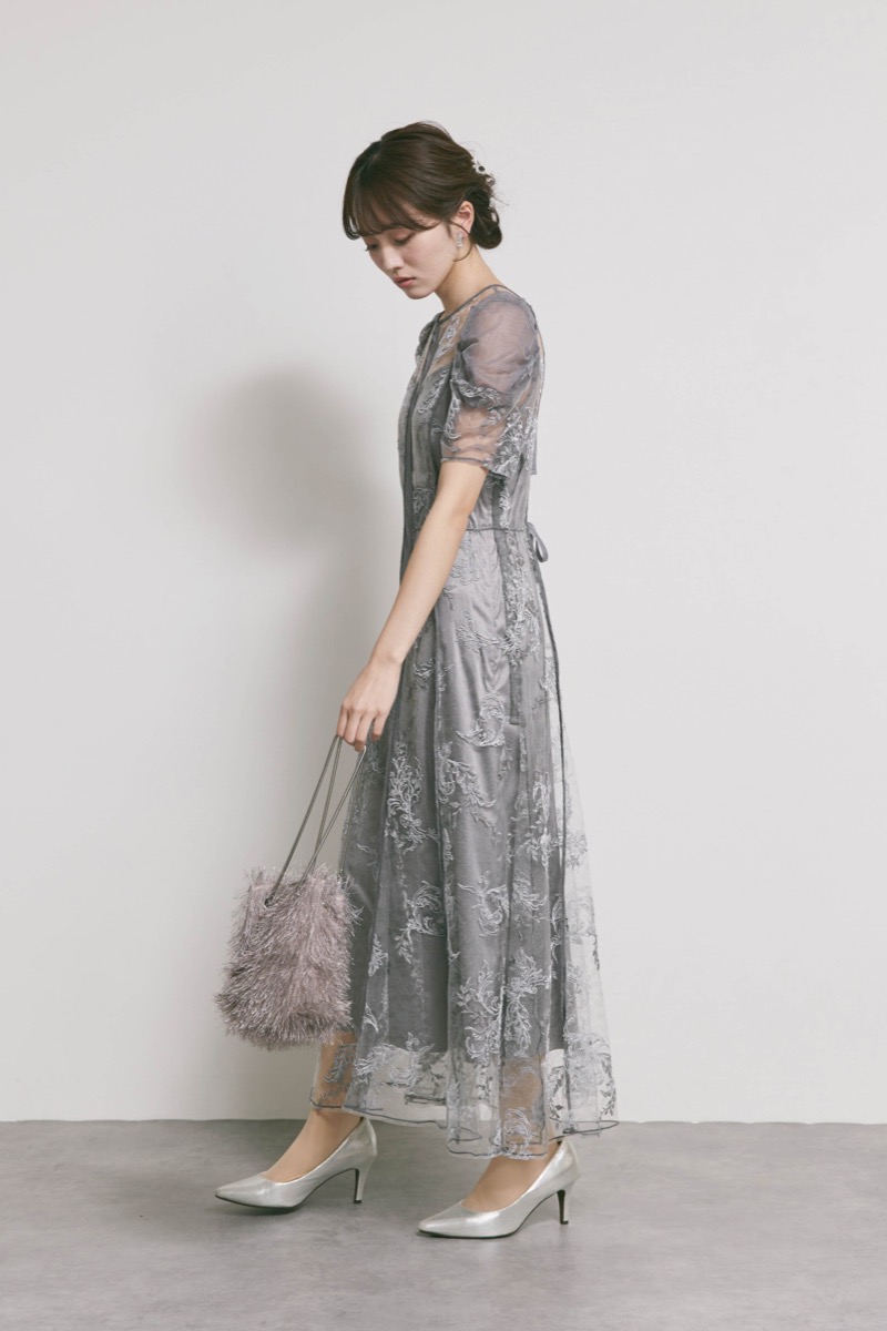 グレーのコードフラワレースドレス