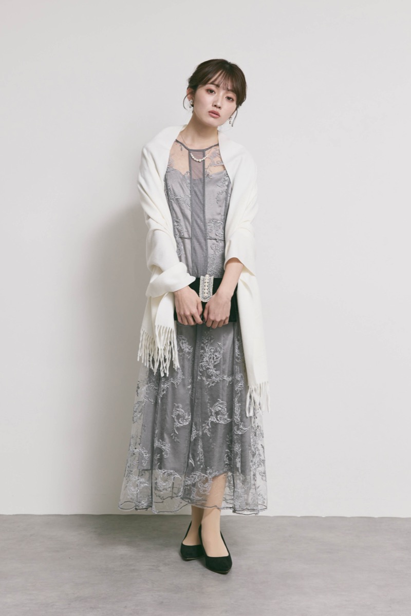 グレーのコードフラワレースドレス