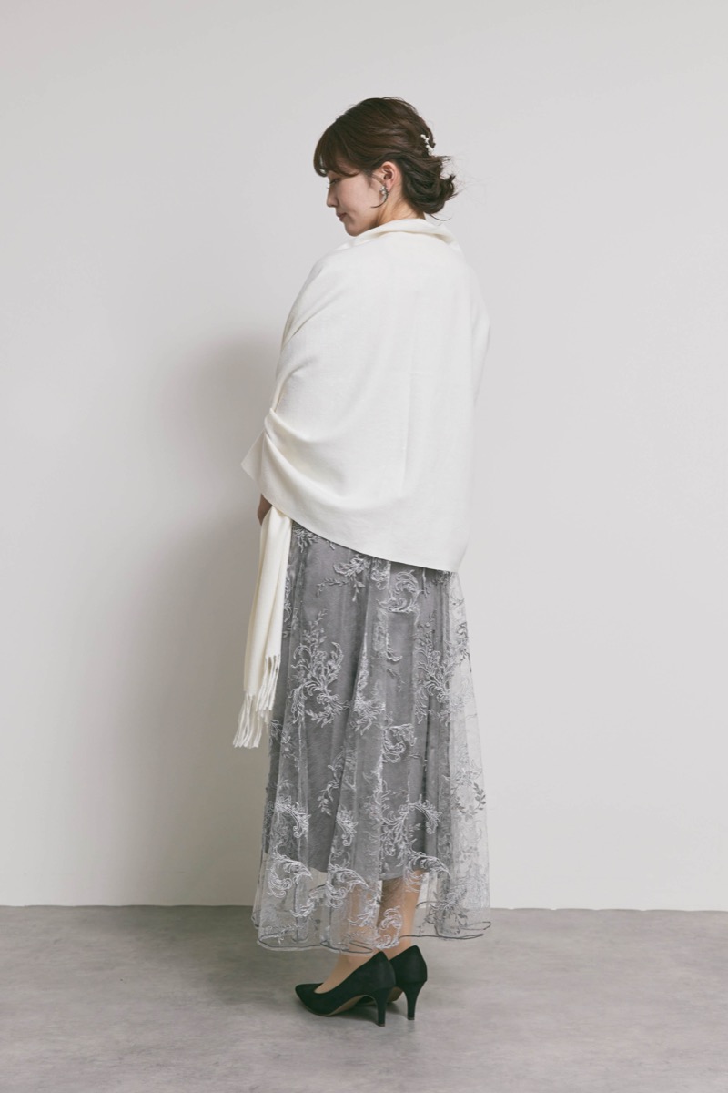 グレーのコードフラワレースドレス
