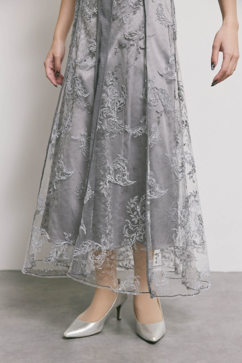 グレーのコードフラワレースドレス