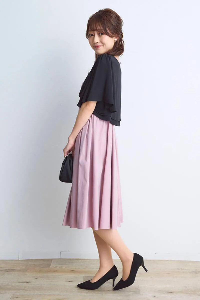 ピンクのエンブロイダリーフレアドレス