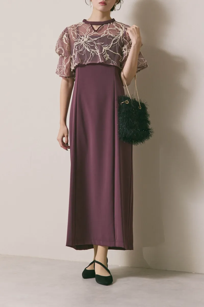 グレイッシュレッドのフラワーモール刺繍ドレス