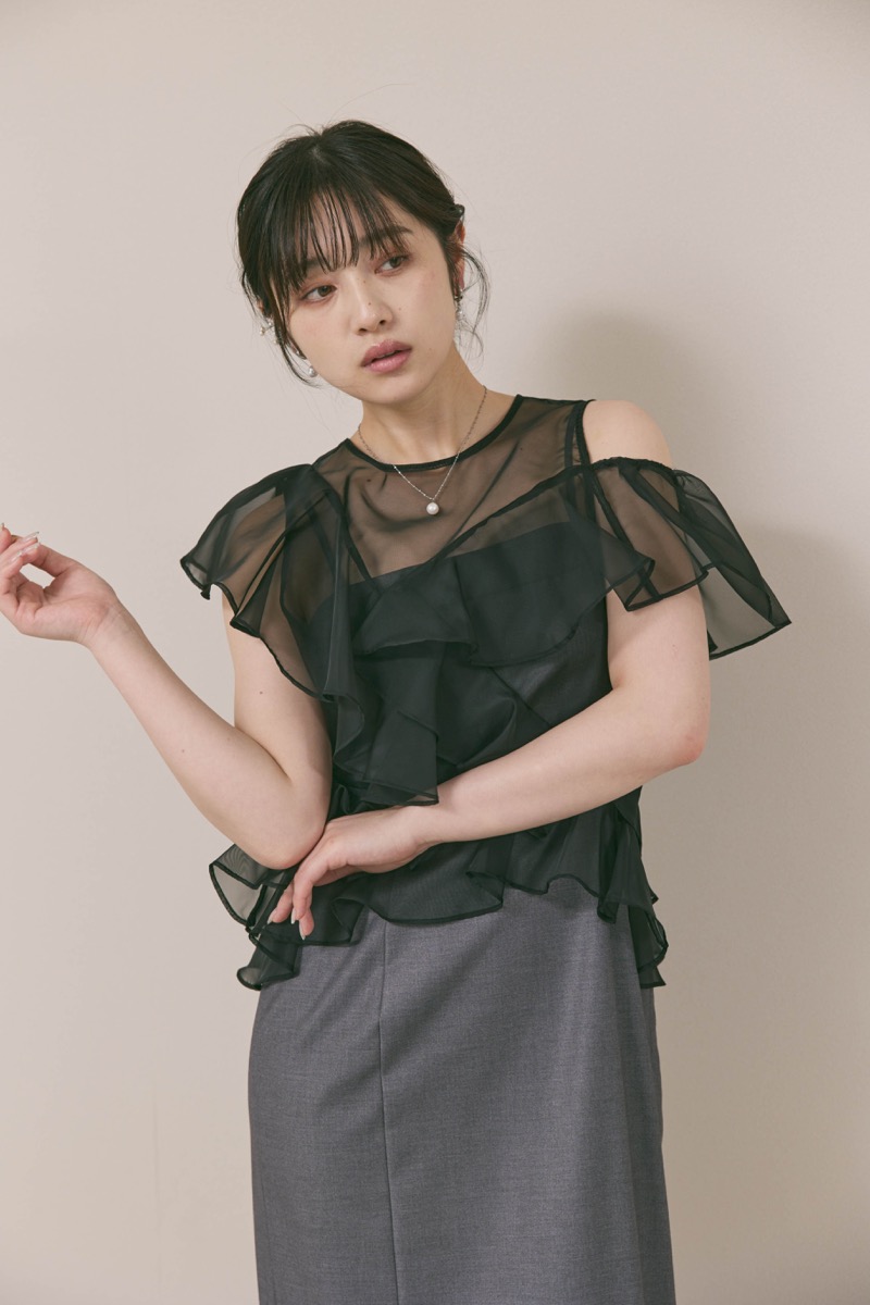 グレー×ブラックのラッフルブラウスセットドレス