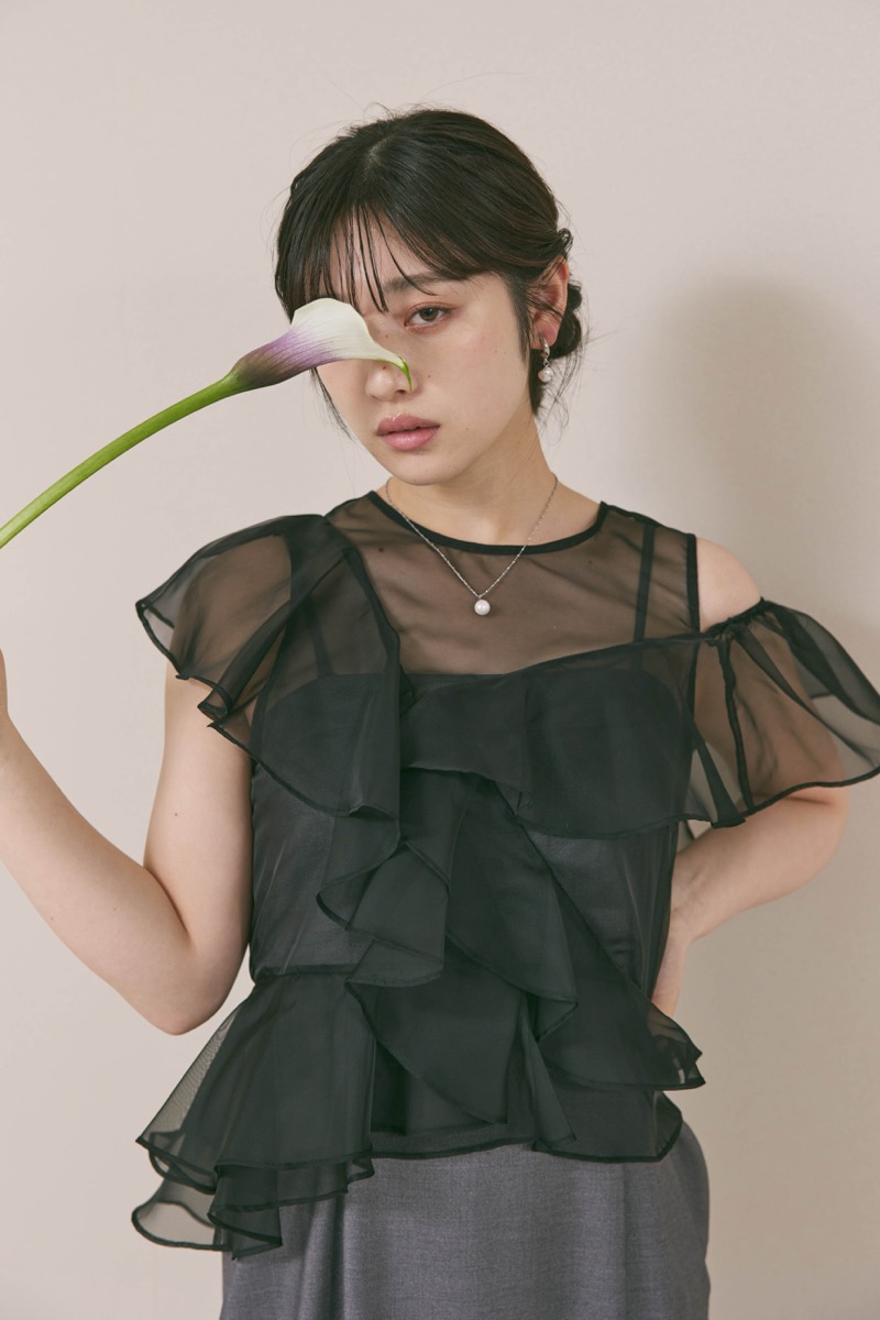 グレー×ブラックのラッフルブラウスセットドレス