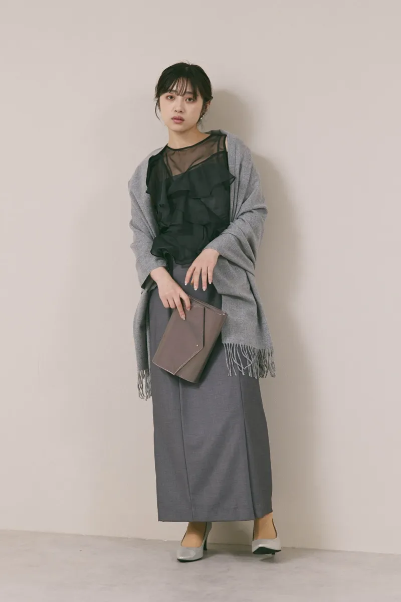 グレー×ブラックのラッフルブラウスセットドレス