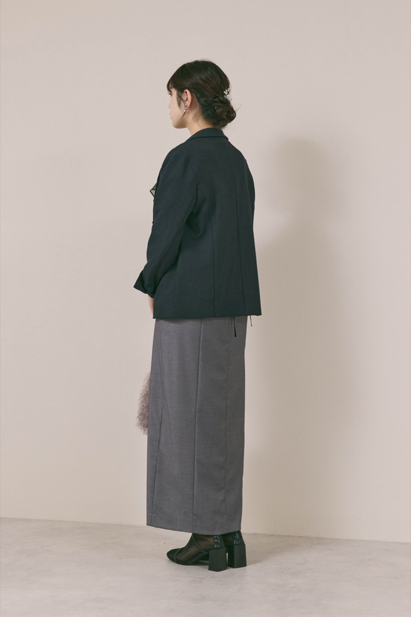 グレー×ブラックのラッフルブラウスセットドレス