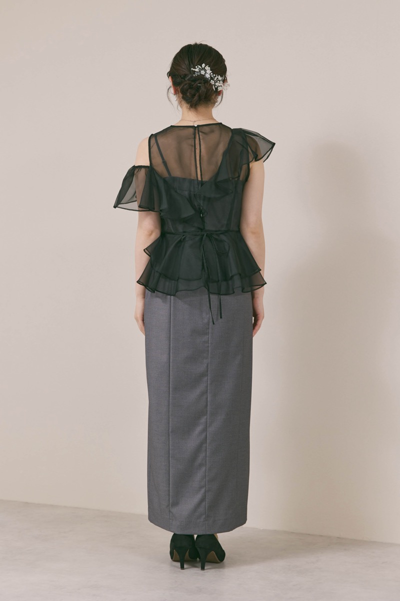 グレー×ブラックのラッフルブラウスセットドレス