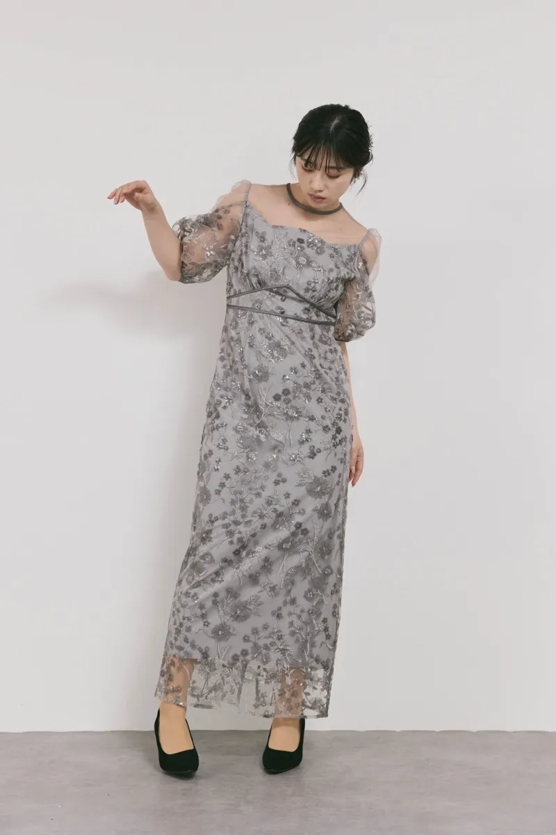 グレーのフラワーエンブロイダリーパフスリーブドレス