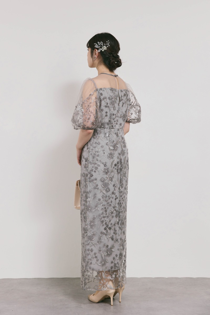グレーのフラワーエンブロイダリーパフスリーブドレス