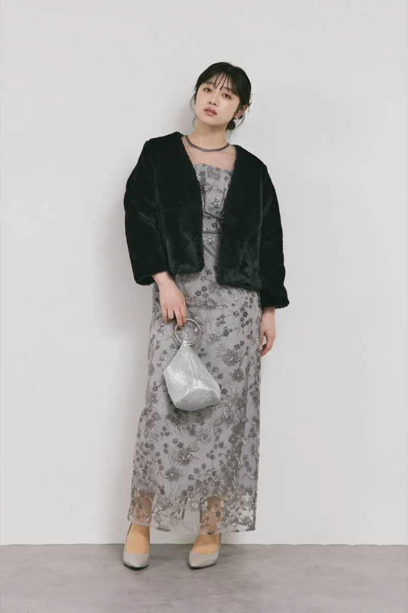 グレーのフラワーエンブロイダリーパフスリーブドレス