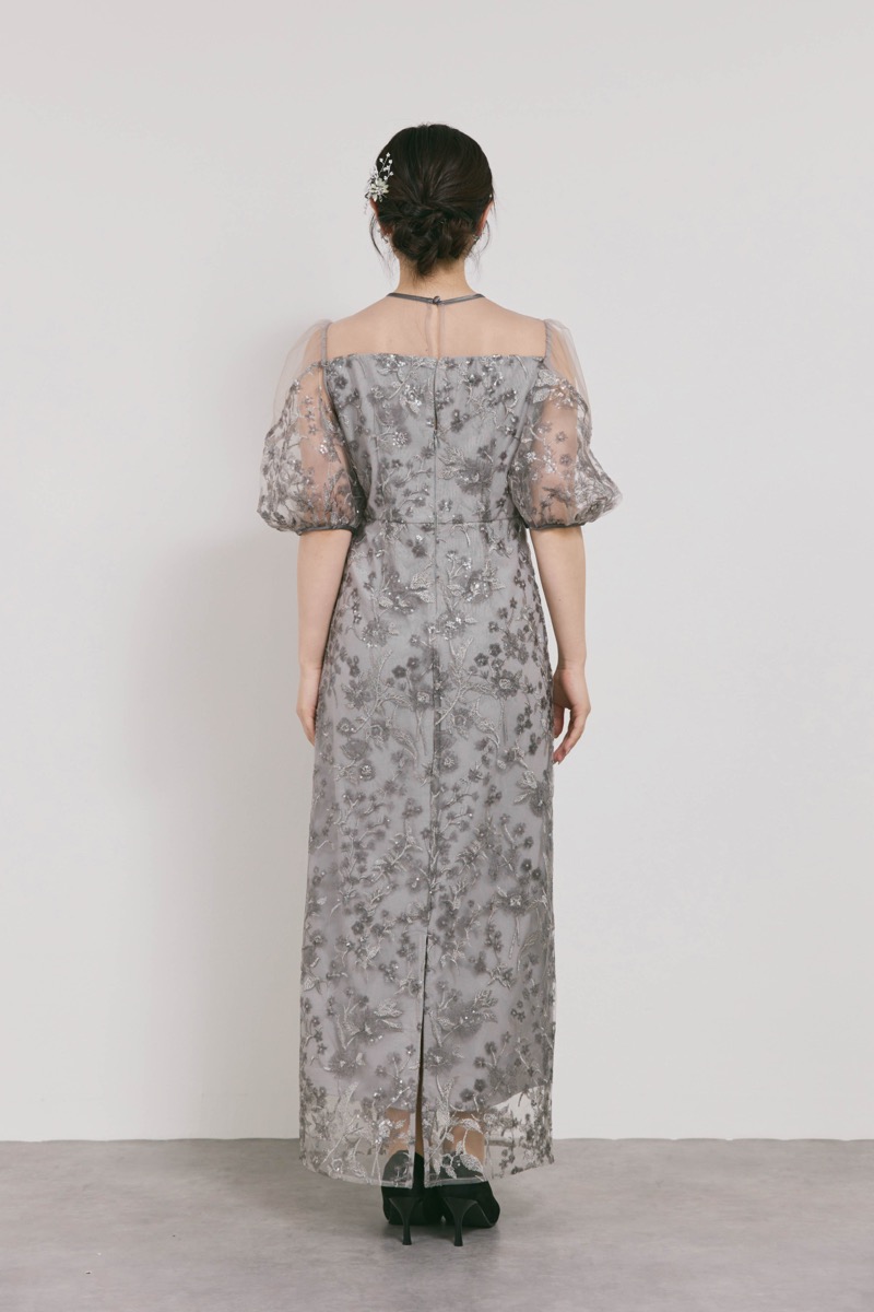 グレーのフラワーエンブロイダリーパフスリーブドレス