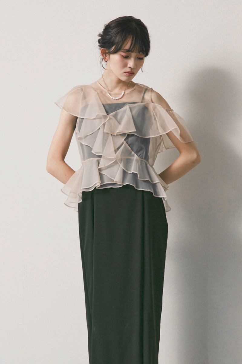 ブラック×アイボリーのラッフルブラウスセットドレス