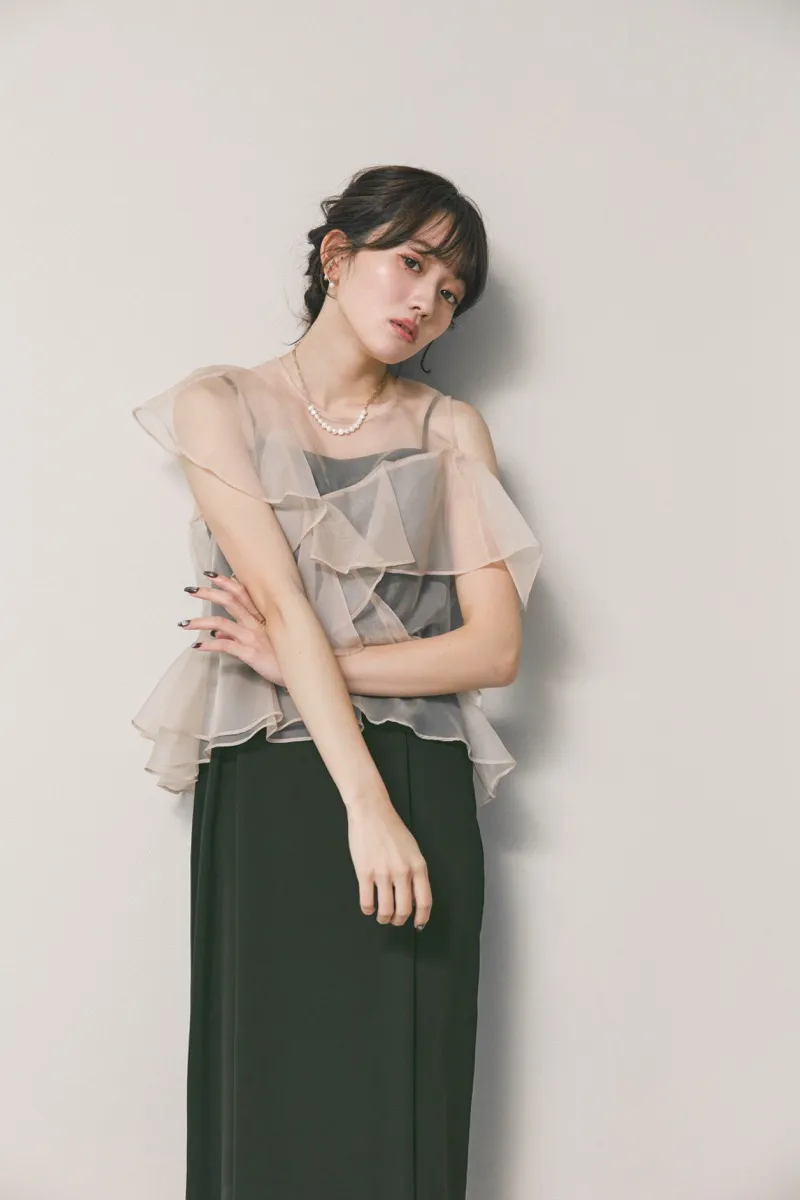 ブラック×アイボリーのラッフルブラウスセットドレス