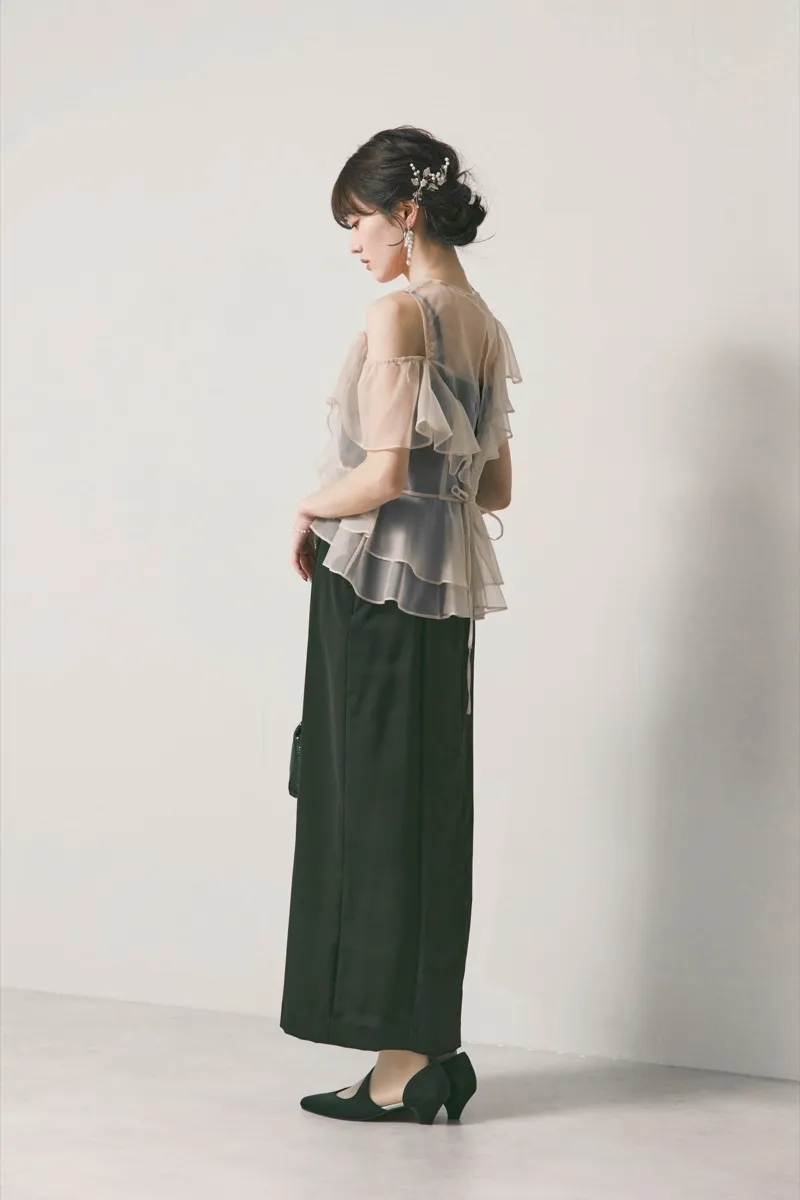 ブラック×アイボリーのラッフルブラウスセットドレス