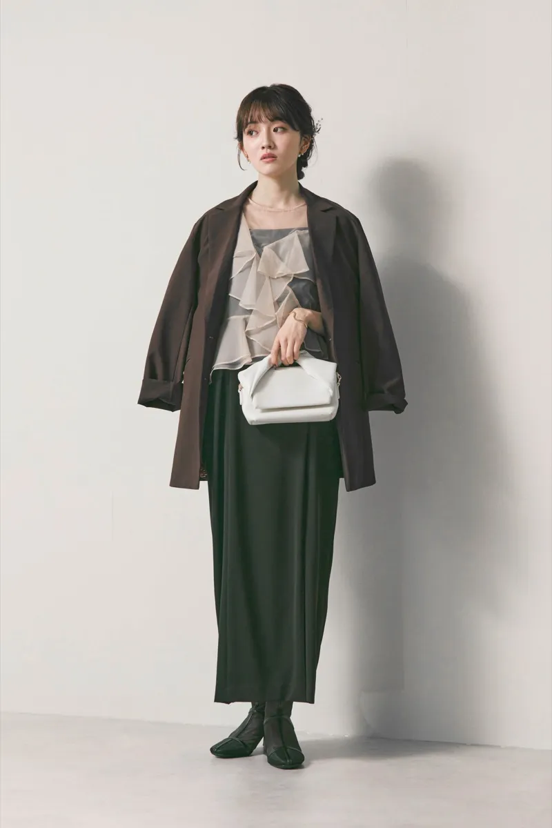 ブラック×アイボリーのラッフルブラウスセットドレス