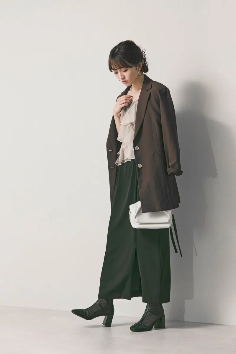 ブラック×アイボリーのラッフルブラウスセットドレス