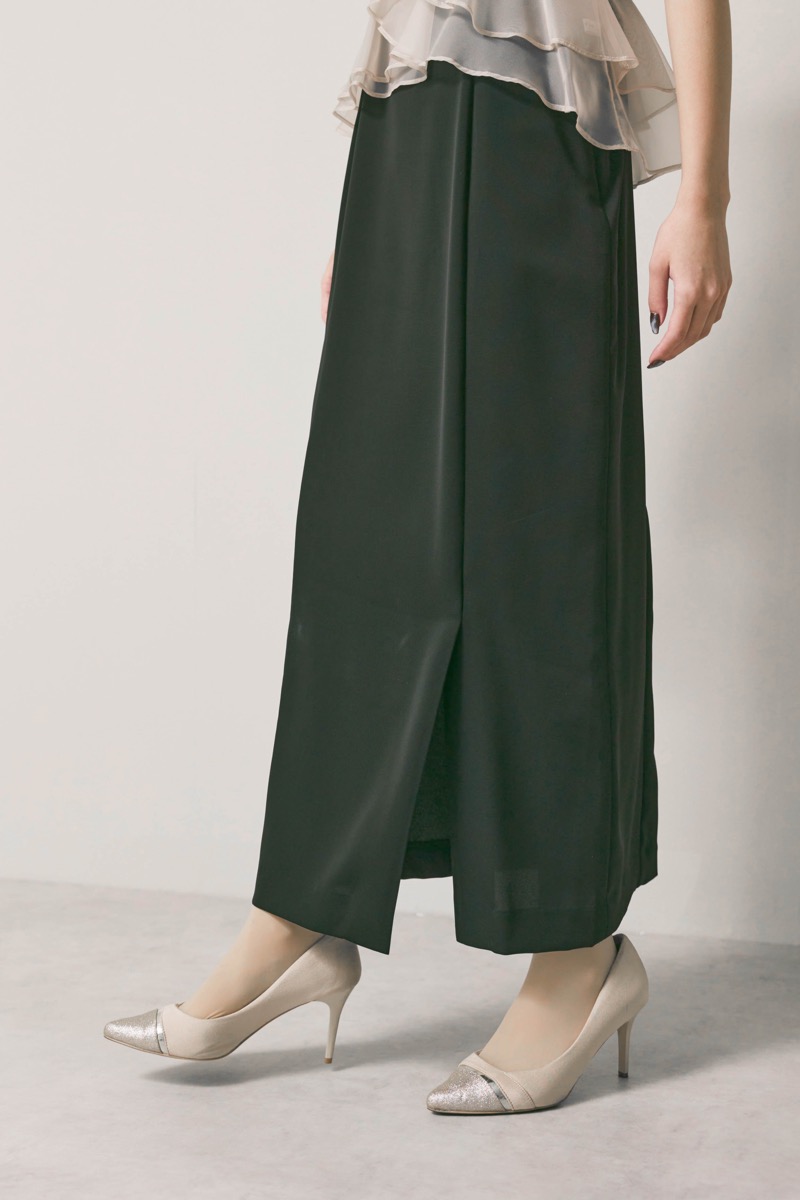 ブラック×アイボリーのラッフルブラウスセットドレス