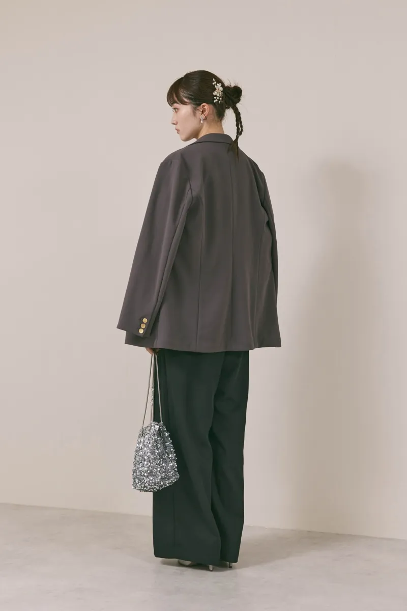 ブラックのラッフルトップスパンツドレス