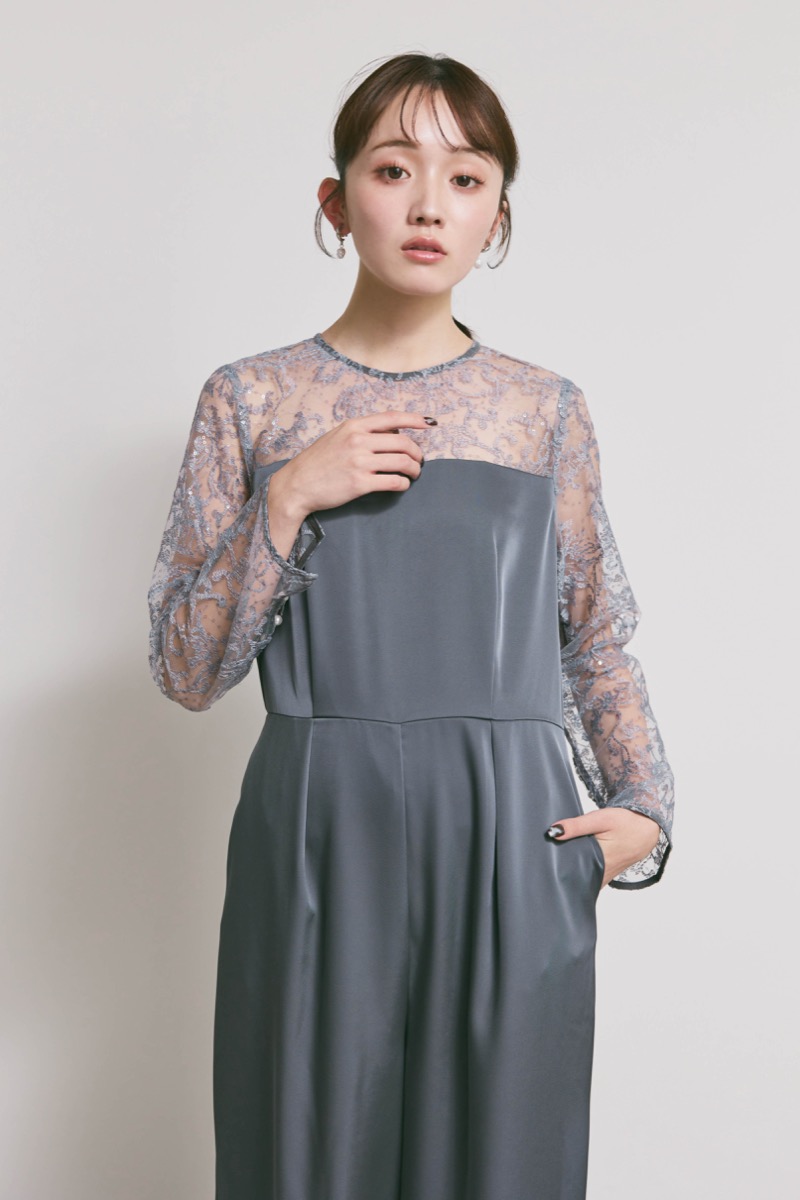 グレーのシークインエンブロイダリーパンツドレス