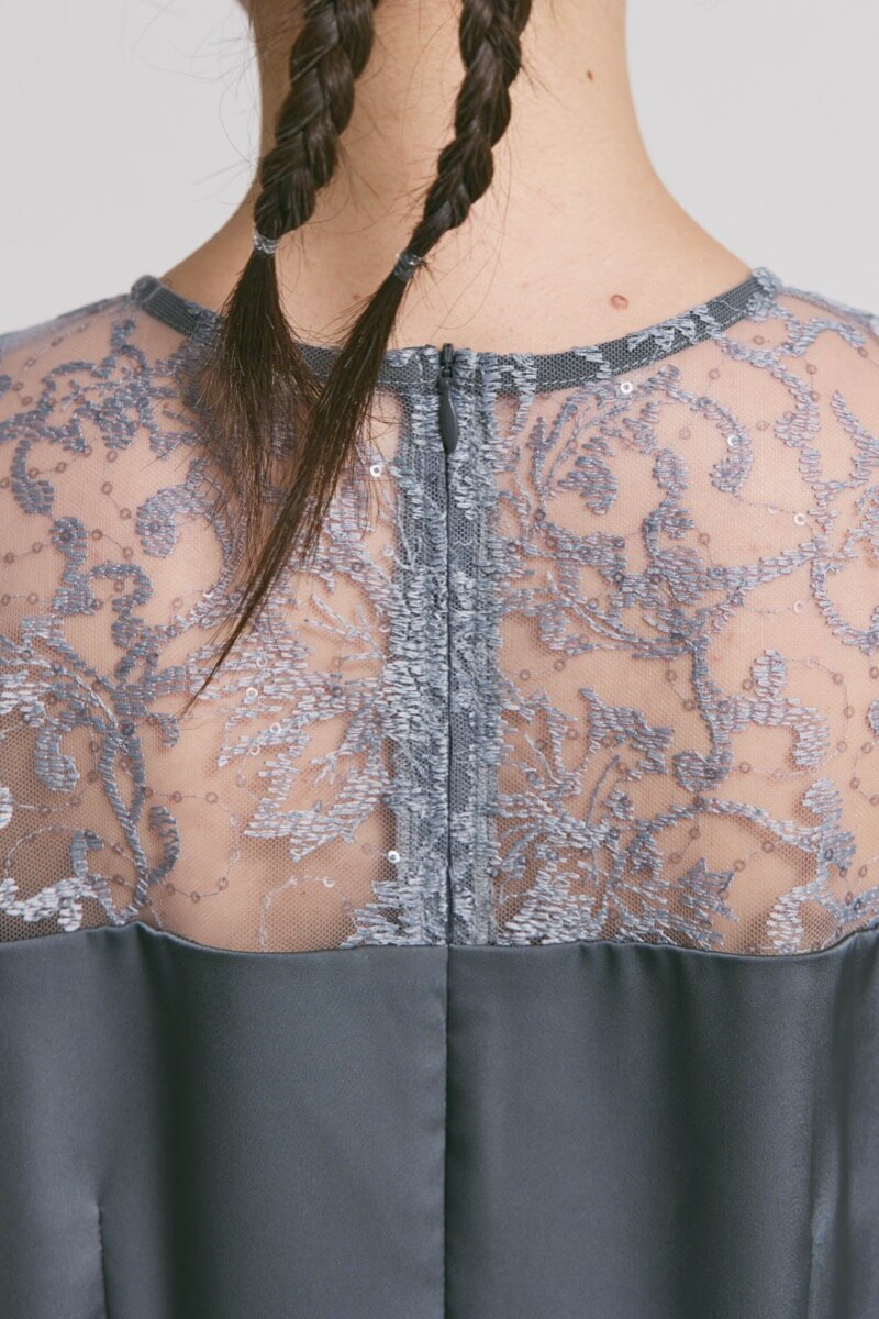 グレーのシークインエンブロイダリーパンツドレス