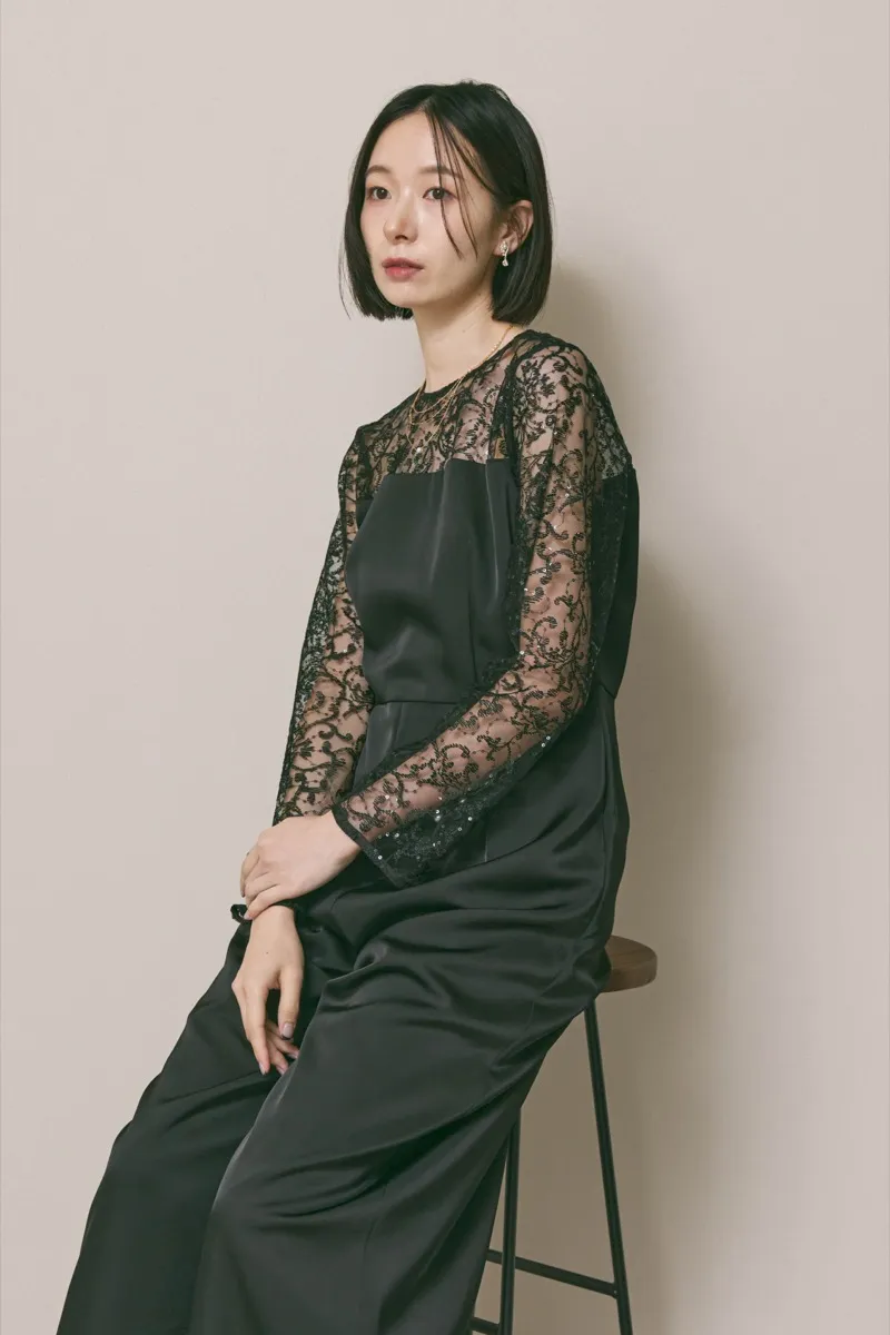 ブラックのシークエンブロイダリーパンツドレス