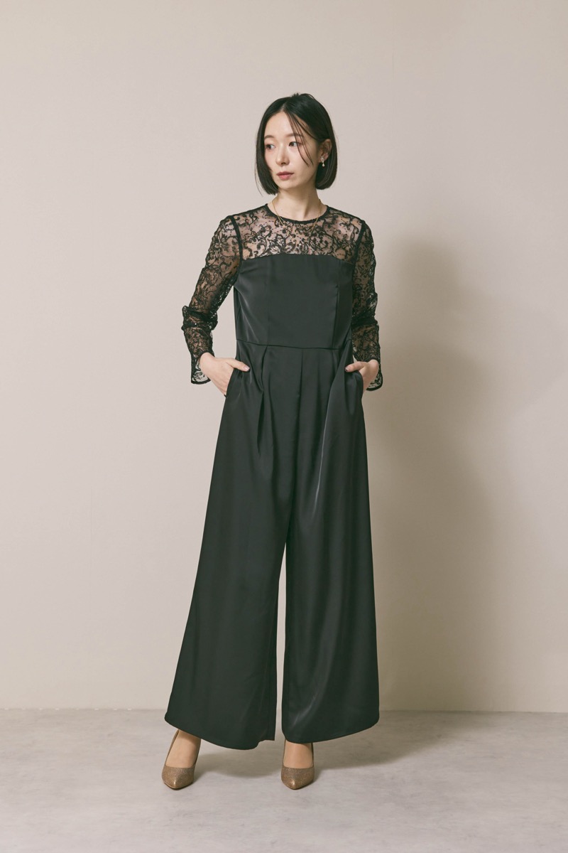 ブラックのシークエンブロイダリーパンツドレス