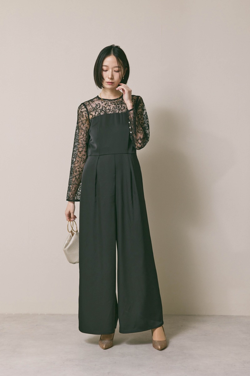 ブラックのシークエンブロイダリーパンツドレス