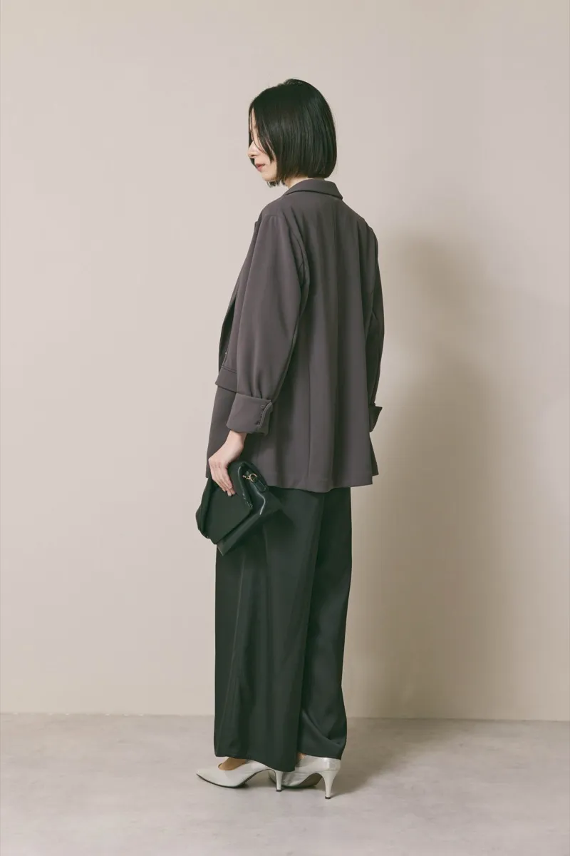 ブラックのシークエンブロイダリーパンツドレス