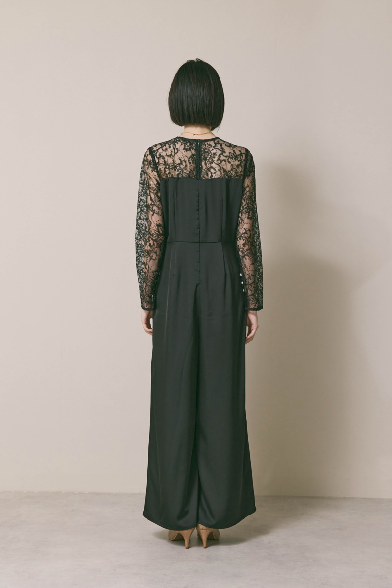 ブラックのシークエンブロイダリーパンツドレス